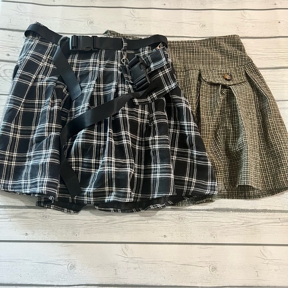 Bundle 2 Shein Plaid Pleated Mini Skirts Size M - Picture 1 of 16